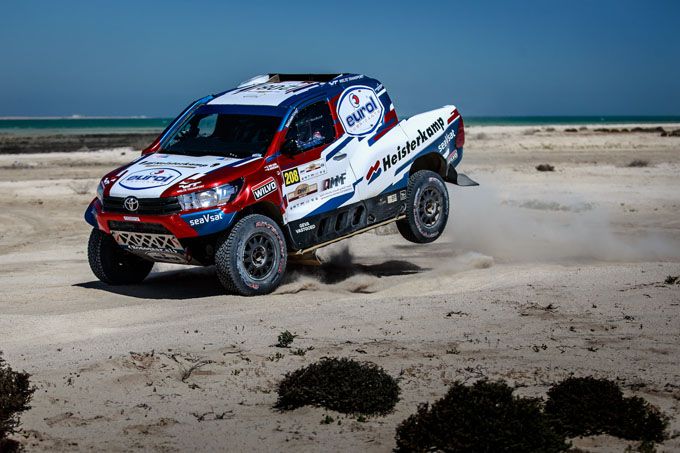Erik van Loon en Wouter Rosegaar Qatar Cross Country Rally Toyota Hilux 