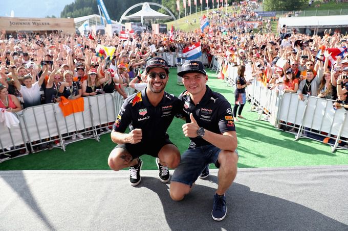 Max Verstappen en Daniel Ricciardo Red Bull Racing Formule 1