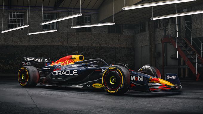 Red Bull RB-21 van Max en Liam