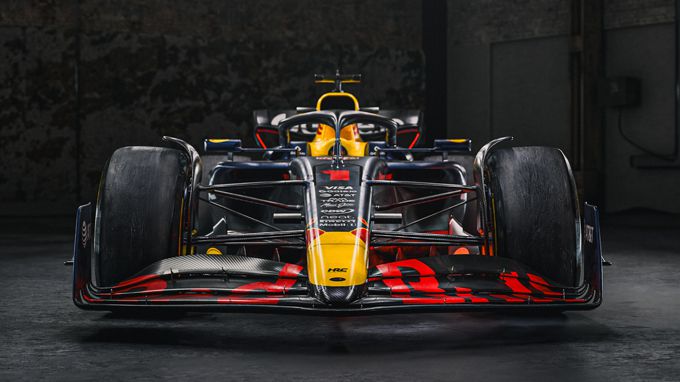 Red Bull RB-21 van Max en Liam