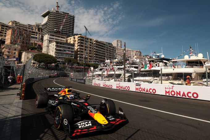 Max Verstappen F1 Red Bull GP Monaco 2025 onderweg in de nauwe straten van Monte Carlo