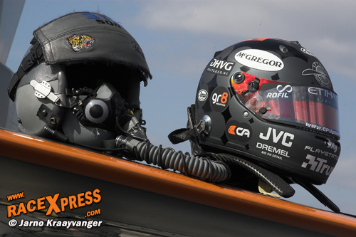 De helmen van beide piloten