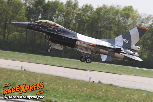 De F16 stijgt op