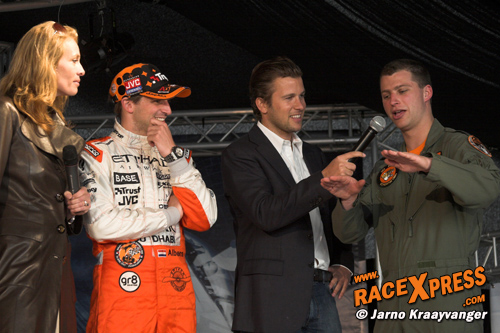 F16 piloot Ralph Aarts legt uit