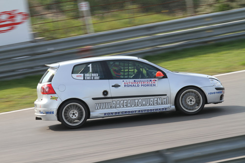 Ronald Morien in de Volkswagen Golf 5