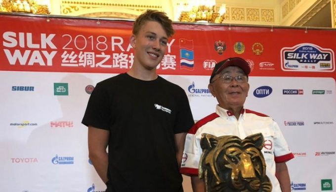 Mitchell van den Brink en Yoshimasa Sugawara Silk Way Rally