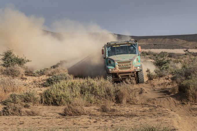 Team de Rooy Ton van Genugten  Iveco Powerstar in de Morocco Desert Challenge 2019