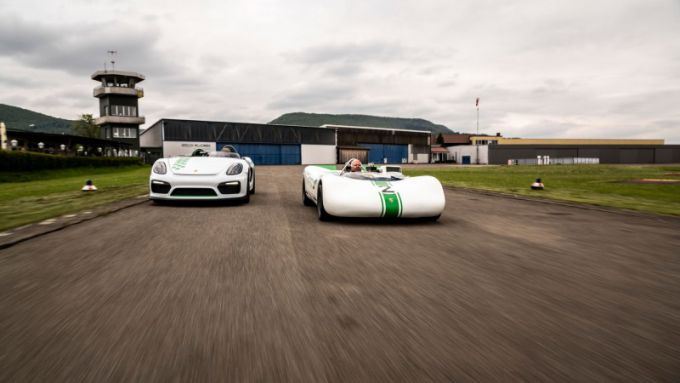 Porsche 981 en 909 Bergspyder track corner