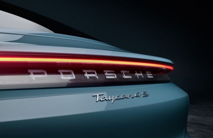 Porsche breidt elektrische range uit met Taycan 4S
