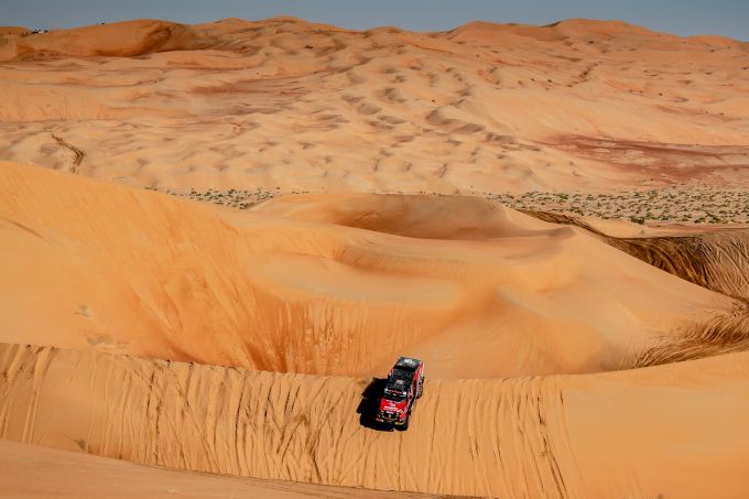 Mammoet Rallysport speelt voor 'wegenwacht' in de woestijn
