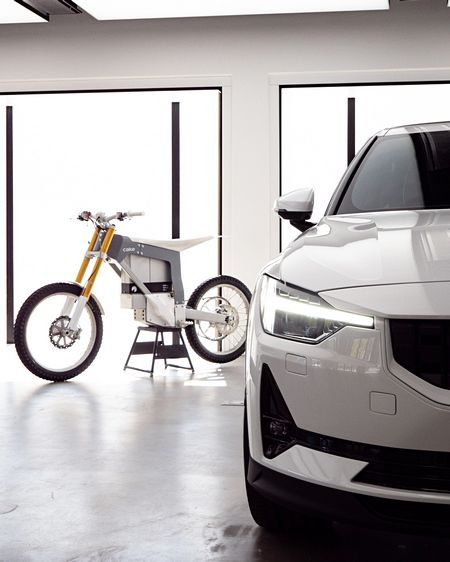 Zweden Polestar, het elektrische performance merk en CAKE, maker van elektrische motorfietsen versterken elkaar