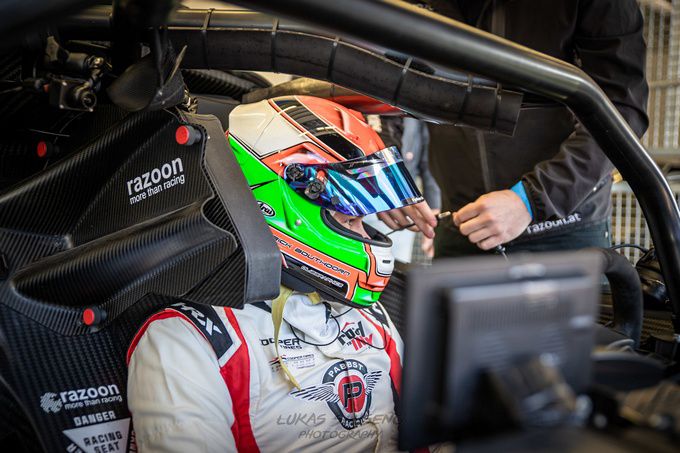 Rick Bouthoorn debuteert met spectaculaire KTM X-Bow in de autosport