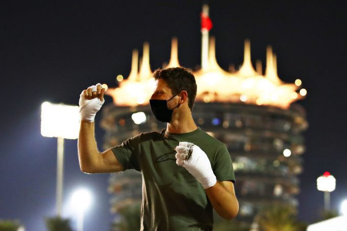 Romain Grosjean toont foto van verbrande hand: "Nog veel ...