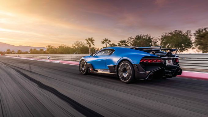 Bugatti Divo: 380 km topsnelheid, 8-liter W16 motor en 1.500 pk met een