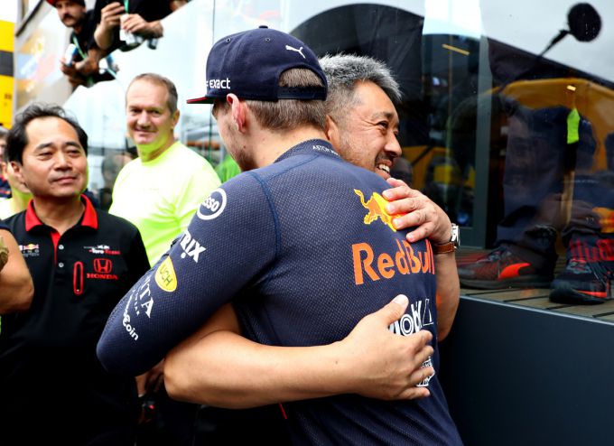 Max_Verstappen_en_Masashi_Yamamoto_F1_Red_Bull_Honda