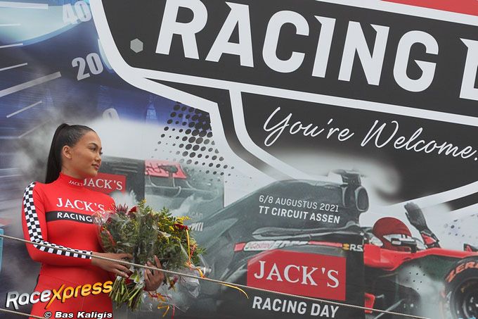 Kiss miss podium TT-circuit Assen