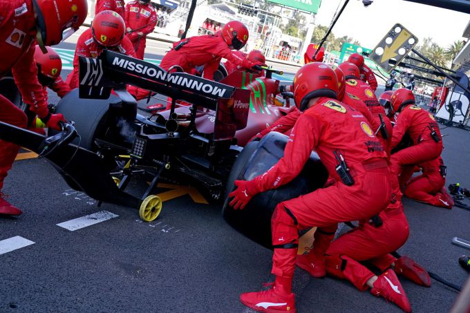 Scuderia-ferrari-bandenwissel_mexico-city-sunday