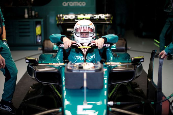 Aston_Martin_Sebastian_Vettel_cockpit