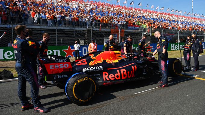 VIDEO: Max Verstappen's Red Bull RB16B Bij Classic Car Show In ...