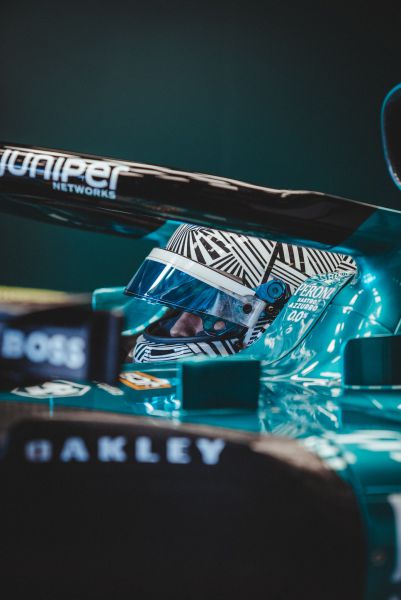 Fernando_Alonso_F1_Aston_Martin_close_up_in_cockpit