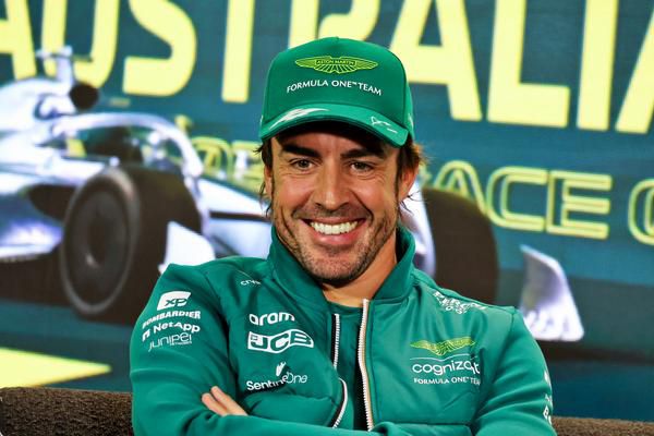 Fernando Alonso ziet derde wereldtitel wel gebeuren, maar: "Records van Schumacher en Hamilton..."
