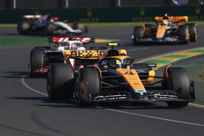 Lando Norris ontkent gesprek met Mercedes: "Ik ben blij met McLaren"