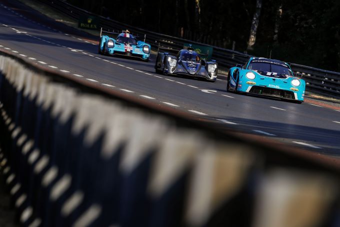 24H Le Mans 2023 - Porsche foto 17_911m_blauw_actie_voorop