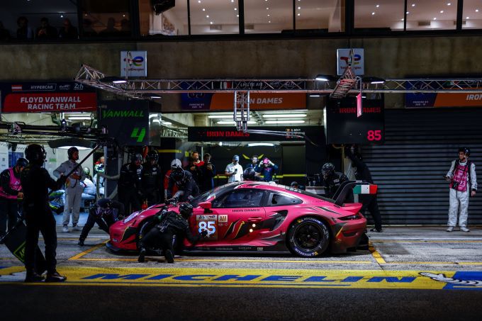 24H Le Mans 2023 - Porsche foto 19_911m_Iron_Dames_Nr85_pitstop