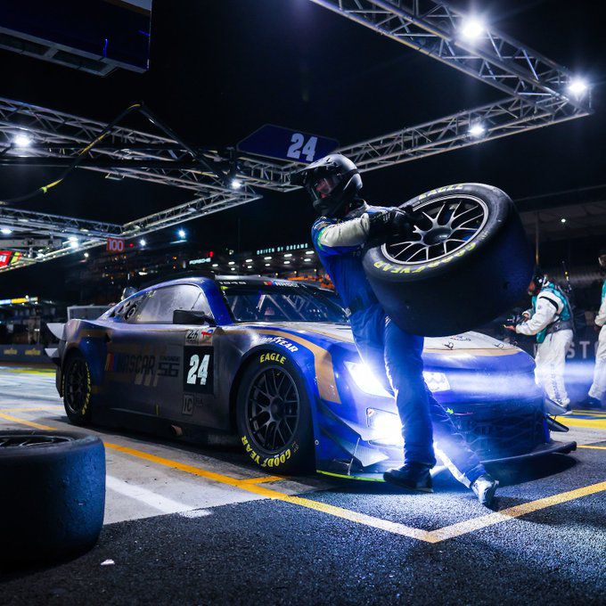 24H Le Mans 2023 Chevrolet Camaro nachtelijke pitstop