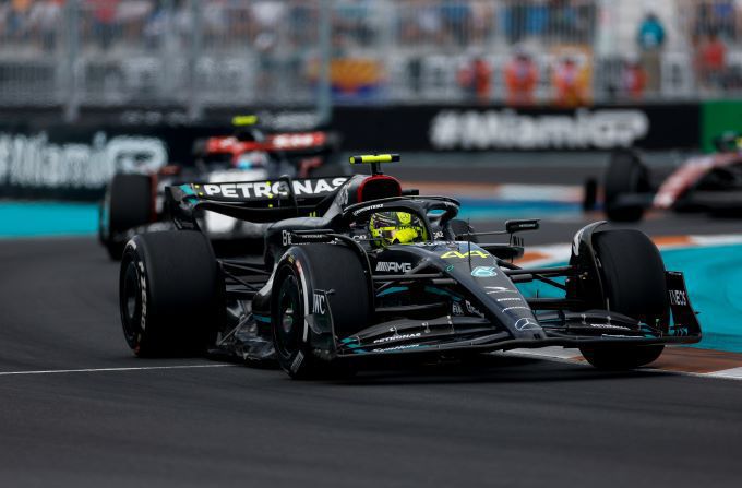 Mercedes_Lewis_Hamilton_track_front_GP_Miami_2023