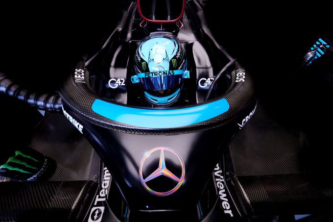 Mercedes_cockpit