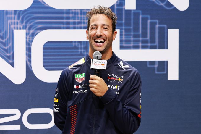 the honeybatcher Daniel Ricciardo naar AlphaTauri