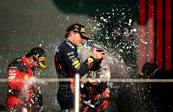 podium Max Verstappen Champagne