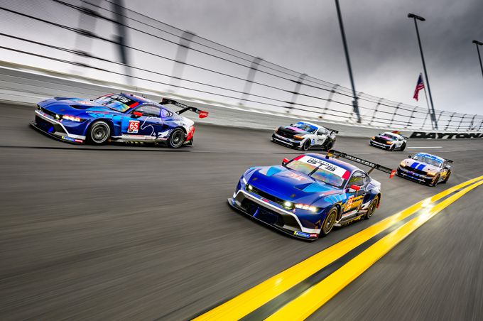 Ford Mustang GT3 en GT4 racewagens op Daytona