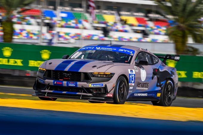 Ford Mustang GT3 en GT4 racewagens op Daytona