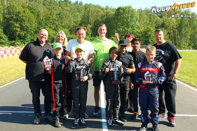 traint Calvin de Groot jonge karttalenten met zijn team De Groot Karting