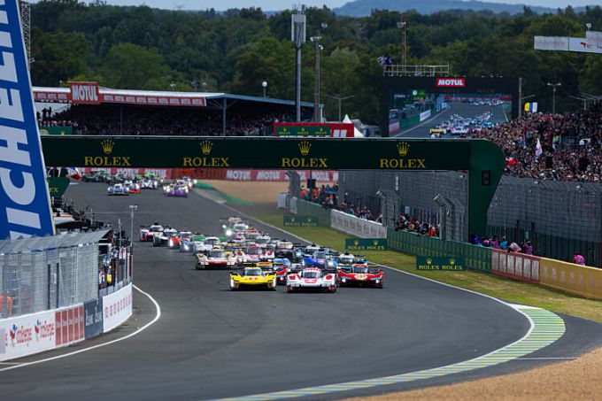 Le mans 24 hours start