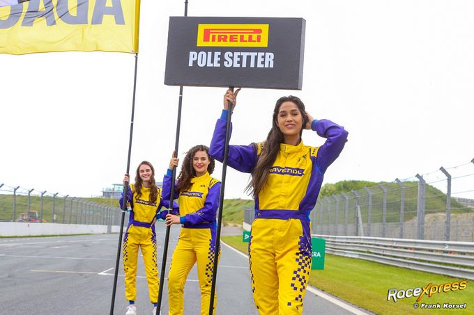 Grid girls DTM Circuit Zandvoort