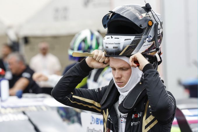 Porsche Mobil 1 Supercup Hungaroring Foto 8 Larry ten Voorde met helm