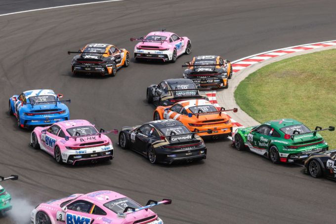 Porsche Mobil 1 Supercup Hungaroring Foto 11 start achterzijde