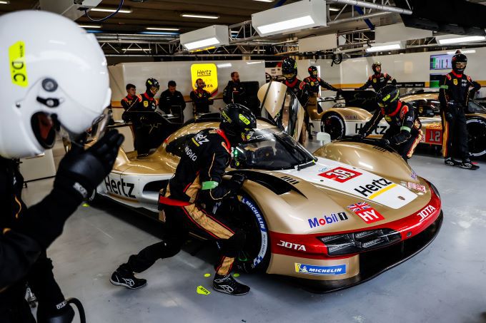 6 Hours Sao Paulo Porsche 963 #38_Hertz-team Jota met Jenson Button (VK), Phil Hanson (VK) en Oliver Rasmussen (DK)