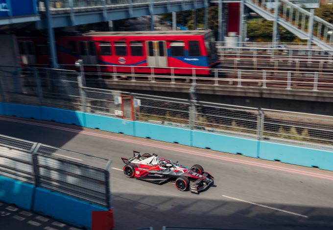 ABB FIA Formule E Wereldkampioenschap London ExCel Circuit Foto 3 Pascal Wehrlein actie metro