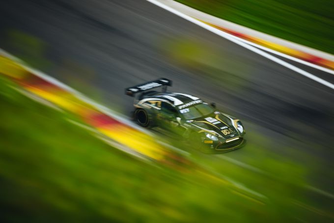 CrowdStrike 24 Hours of Spa 2024 Aston Martin Walkenhorst Foto 1><br />
<br />
Hartelijk dank aan ons hele team. Onze coureurs hebben sterke prestaties neergezet op het circuit  ondanks enkele van de meest ongunstige omstandigheden  en we hebben bewezen dat we de snelheid hebben om te vechten voor topposities in zowel de PRO-categorie als de respectievelijke Cupklassen. Ons team heeft fantastisch werk geleverd bij het voorbereiden van de auto's, gedurende de hele week in Belgi en tijdens de pitstops van onze auto's, waar ik erg trots op ben