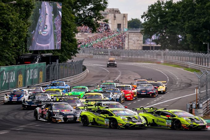 DTM Norisring 8e race 2024 zondag 7 juli Foto 1 startveld