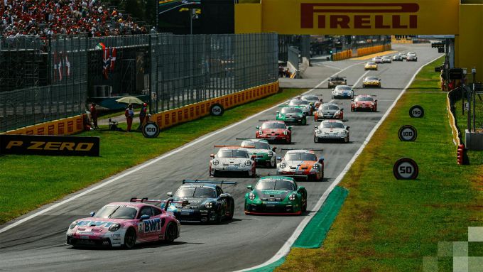 Mobil 1 Porsche 911 GT3 Supercup 2024 Autodromo Nazionale Monza Foto 1 startveld eerste chicane