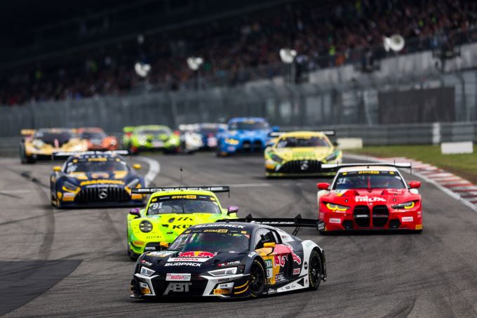 DTM-race Race 10-2024 Nrburgring Foto 5 P4 voor Kelvin van der Linde