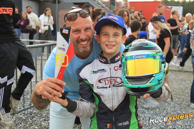 podium IAME Series Benelux Cem Sazlik en trotse papa