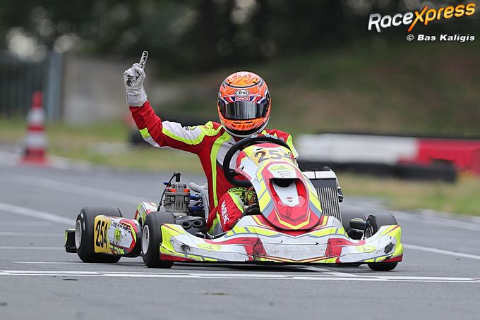 Sem van der Heijden blij met overwinning GK4 Kart Series kartbaan De Landsard Eindhoven