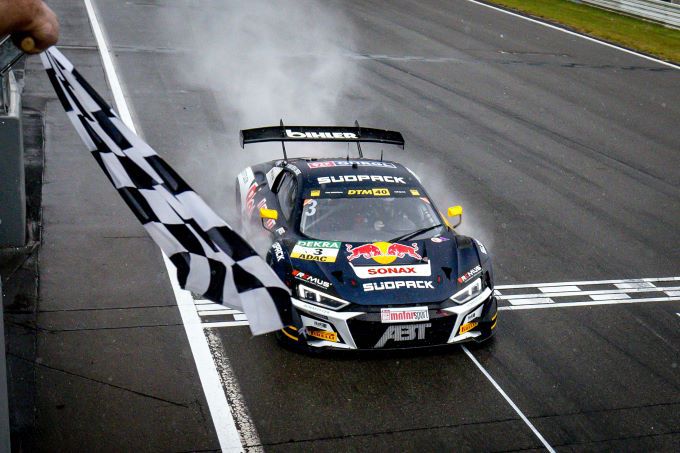 DTM Nurburgring 2024 zaterdagrace foto 4 Kelvin van der Linde finish winnaar