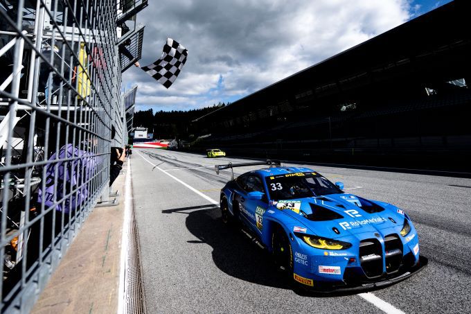 DTM 2024 Red Bull Ring Foto 1 Rene Rast BMW finishvlag